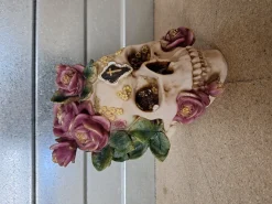 ohgreen Schedel met kruis en roze rozen